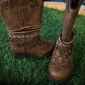 Brown Boots with Chain Detail